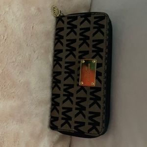 MK wallet like new